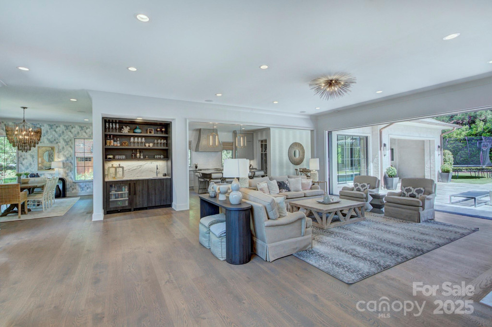 1919 Shoreham Dr Charlotte, NC 28211