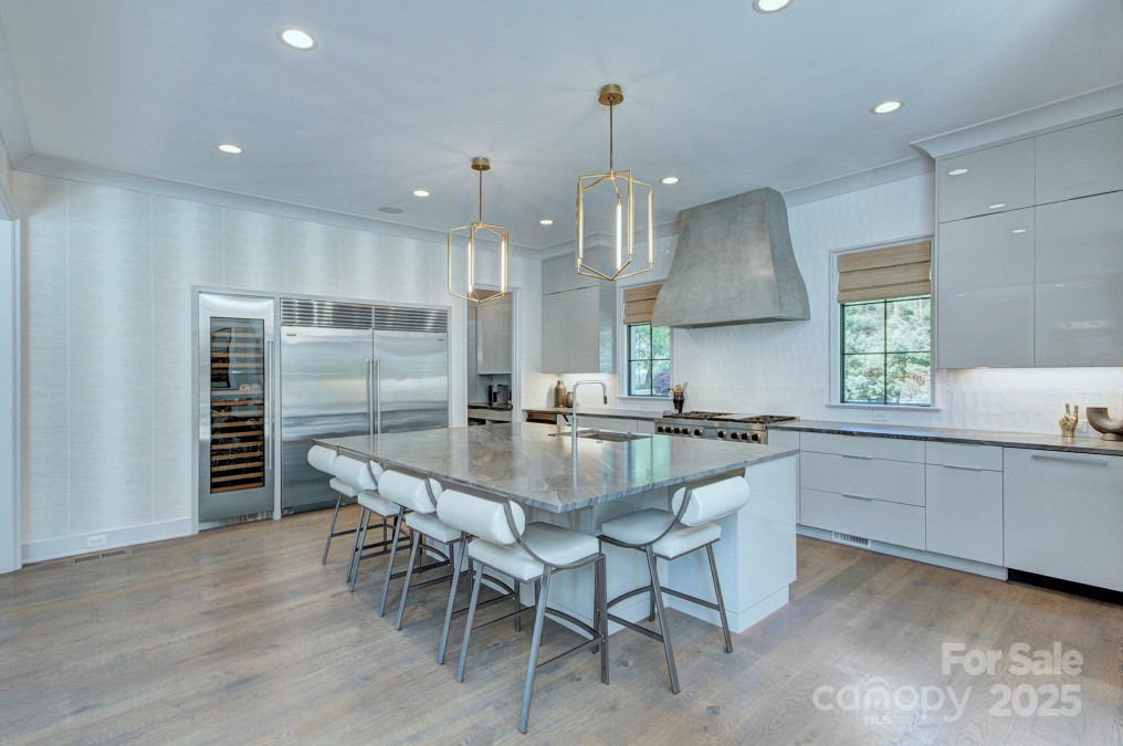 1919 Shoreham Dr Charlotte, NC 28211