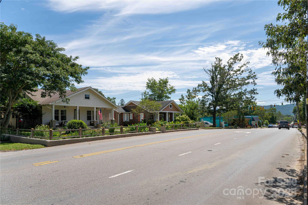 123 Main St Weaverville, NC 28787