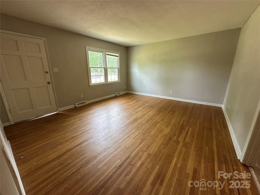 5008 Delivau Dr Charlotte, NC 28215