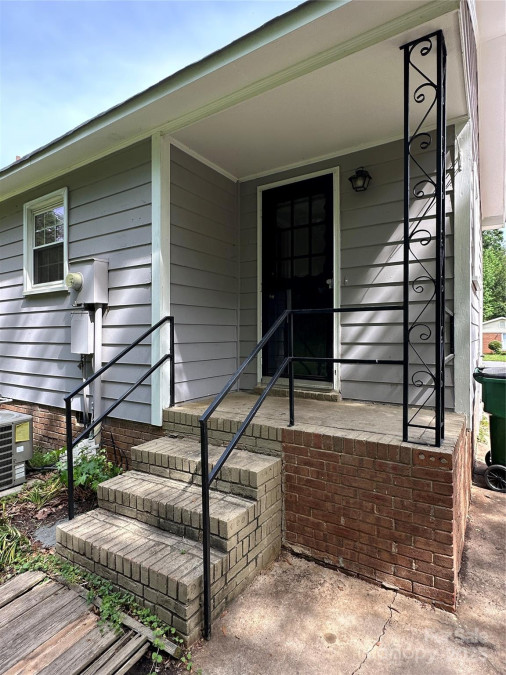 5008 Delivau Dr Charlotte, NC 28215