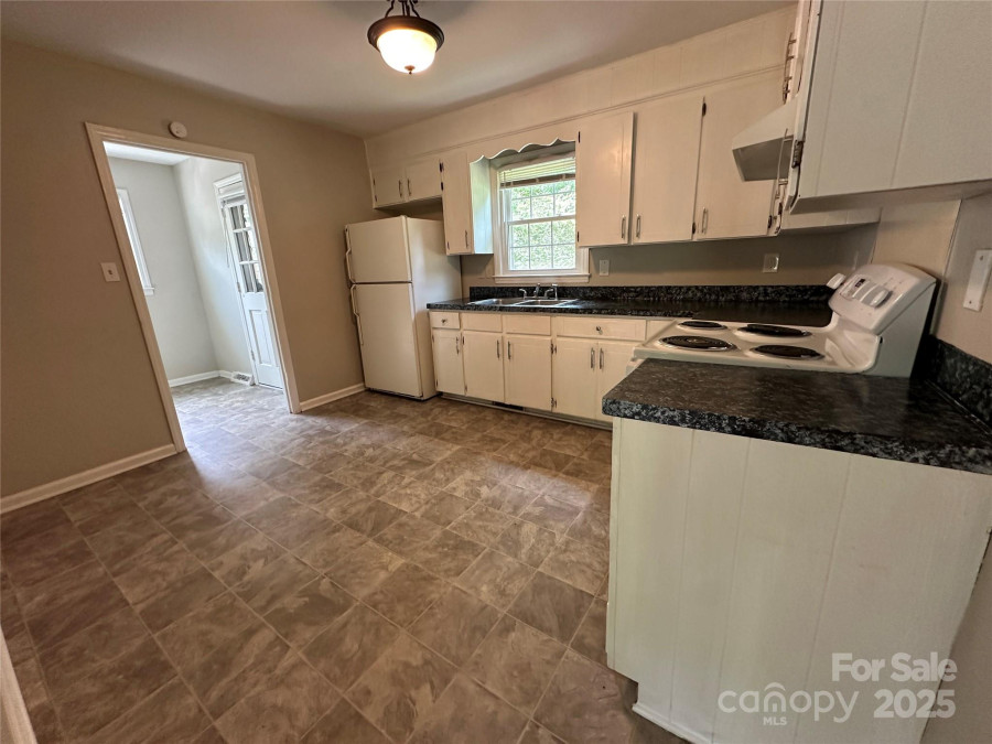 5008 Delivau Dr Charlotte, NC 28215