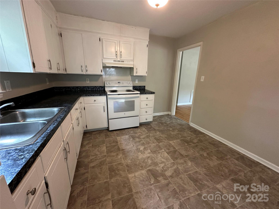 5008 Delivau Dr Charlotte, NC 28215