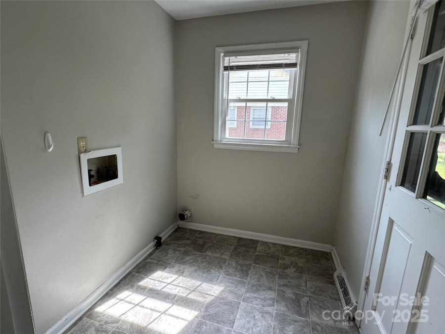 5008 Delivau Dr Charlotte, NC 28215
