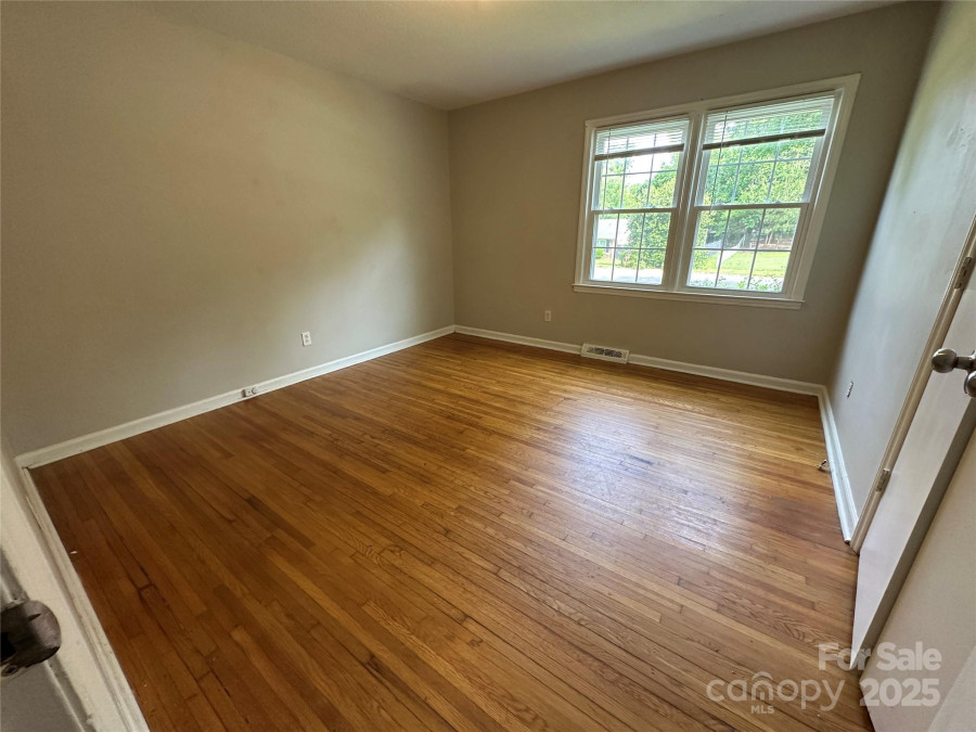 5008 Delivau Dr Charlotte, NC 28215