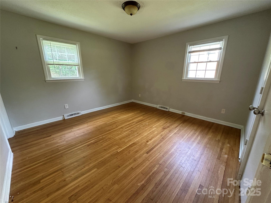 5008 Delivau Dr Charlotte, NC 28215