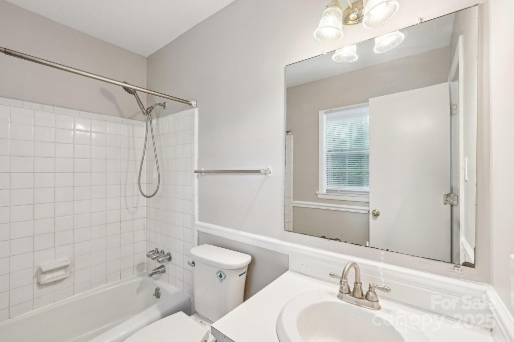 6807 Woodfield Dr Charlotte, NC 28215