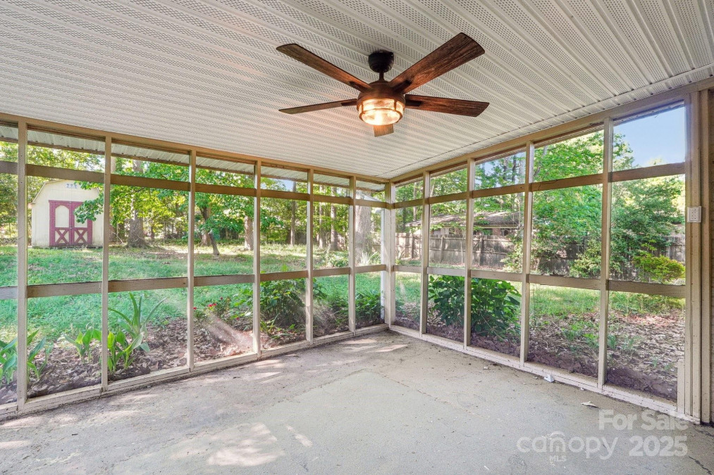 6807 Woodfield Dr Charlotte, NC 28215