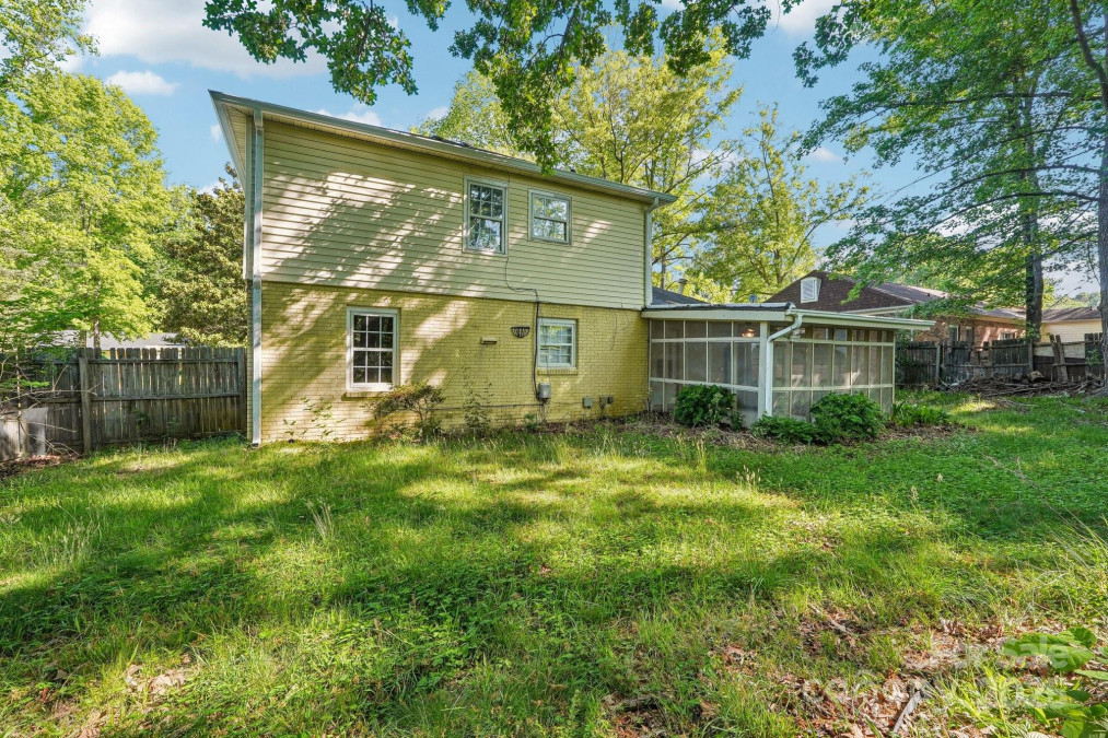 6807 Woodfield Dr Charlotte, NC 28215