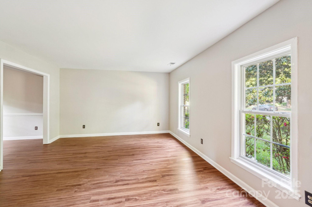 6807 Woodfield Dr Charlotte, NC 28215
