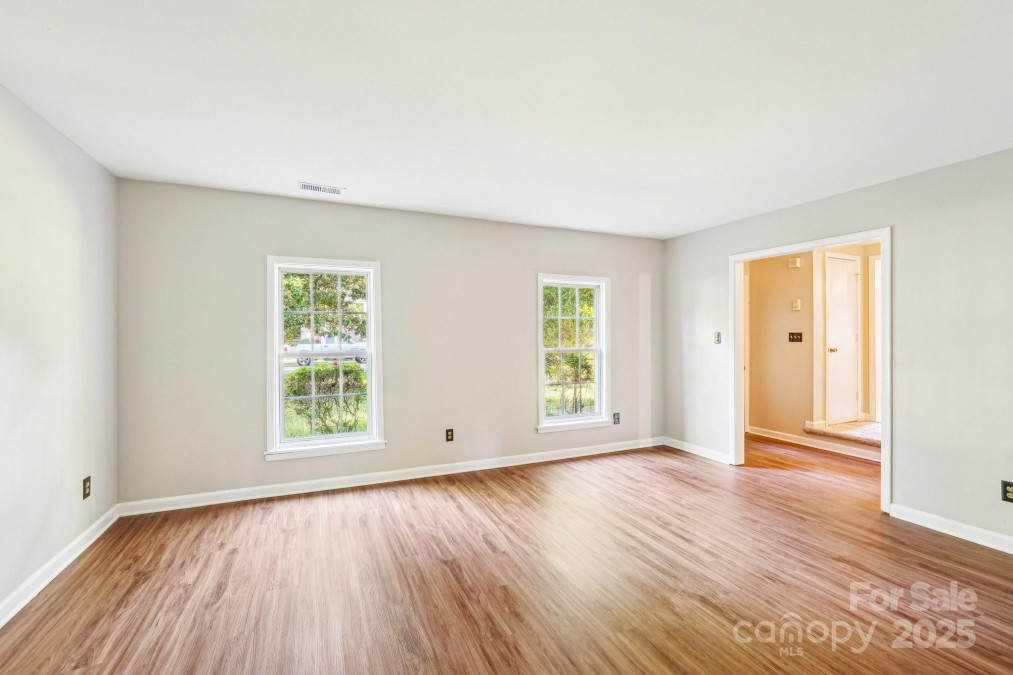 6807 Woodfield Dr Charlotte, NC 28215
