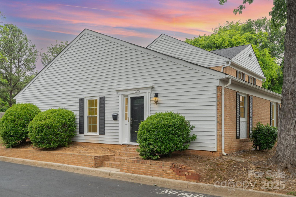 8325 Knights Bridge Rd Charlotte, NC 28210