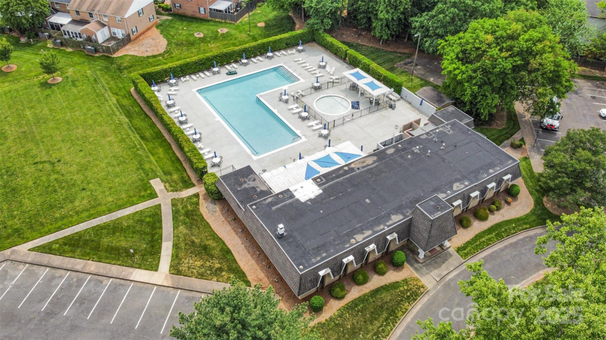 8325 Knights Bridge Rd Charlotte, NC 28210
