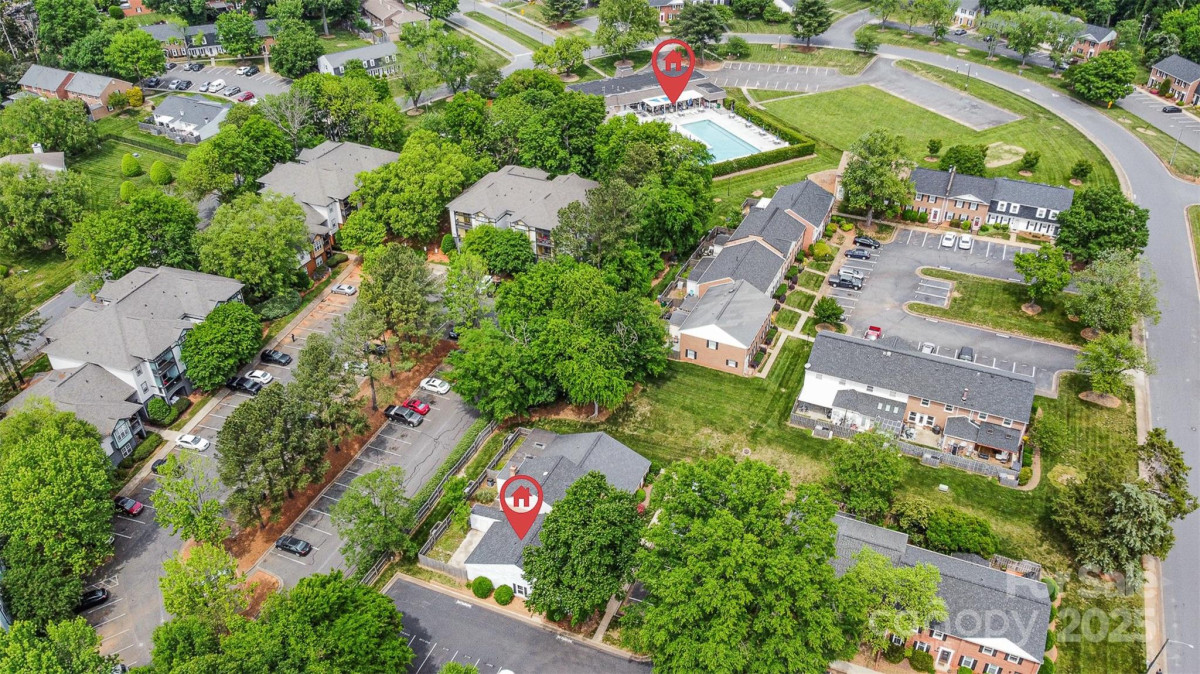 8325 Knights Bridge Rd Charlotte, NC 28210