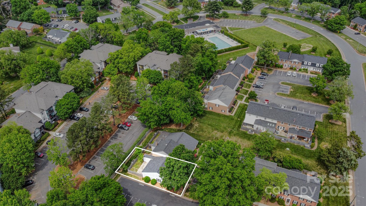 8325 Knights Bridge Rd Charlotte, NC 28210