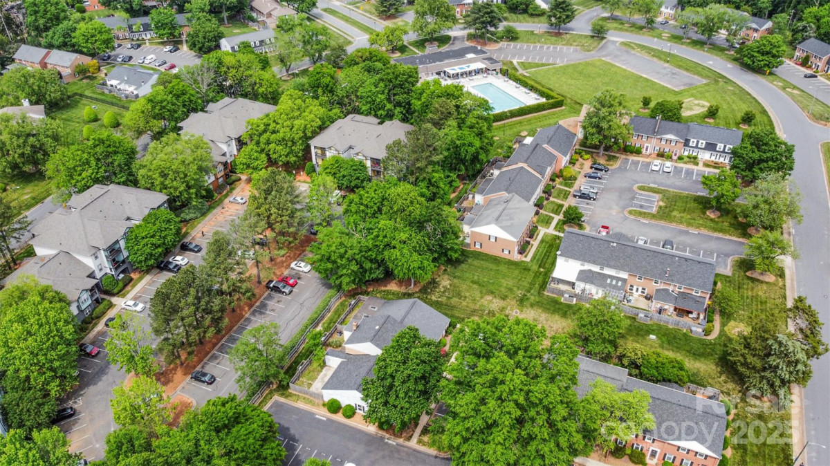 8325 Knights Bridge Rd Charlotte, NC 28210