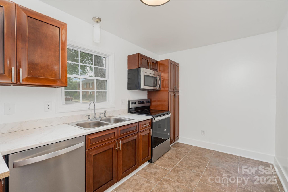 8325 Knights Bridge Rd Charlotte, NC 28210