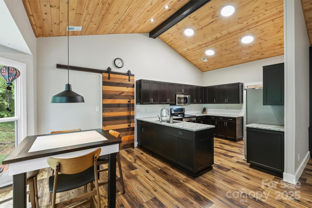 616 Trailing Rock Dr Charlotte, NC 28214