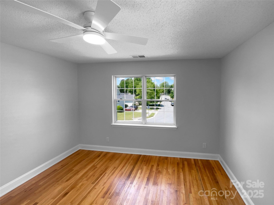 9830 Sandman Ln Charlotte, NC 28216