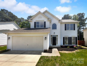9830 Sandman Ln Charlotte, NC 28216