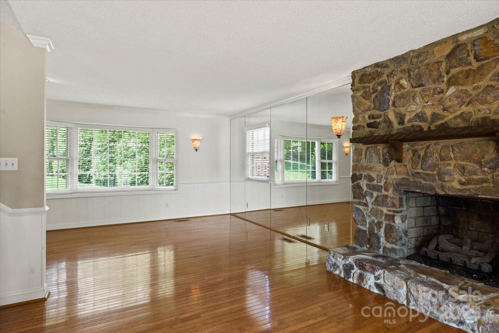 273 Leeward Point Loop Taylorsville, NC 28681