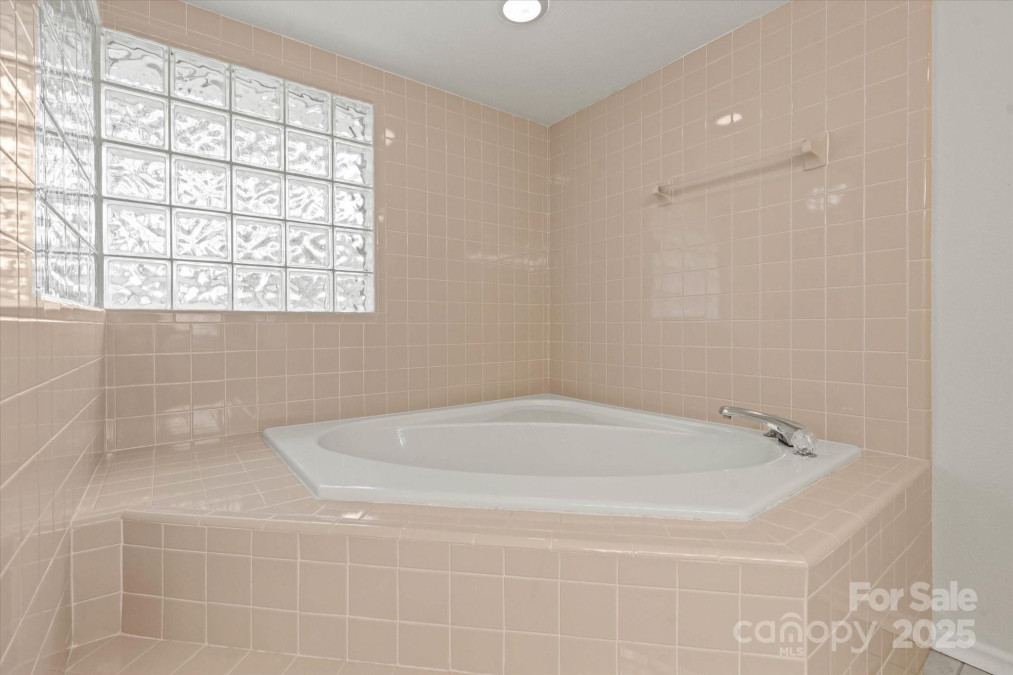 273 Leeward Point Loop Taylorsville, NC 28681