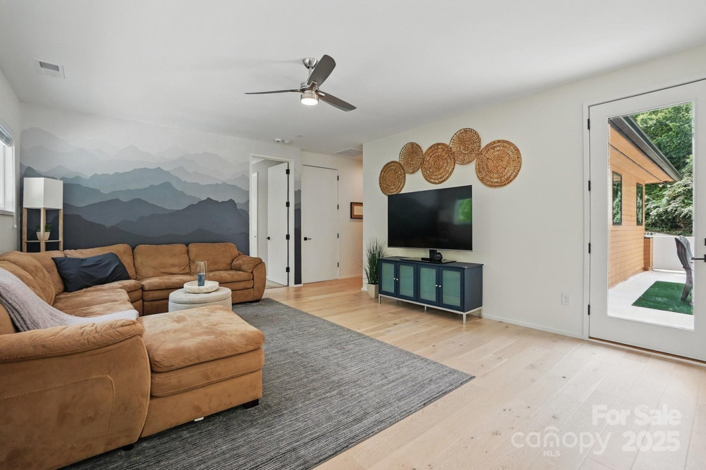 9305 Valley Rd Charlotte, NC 28270