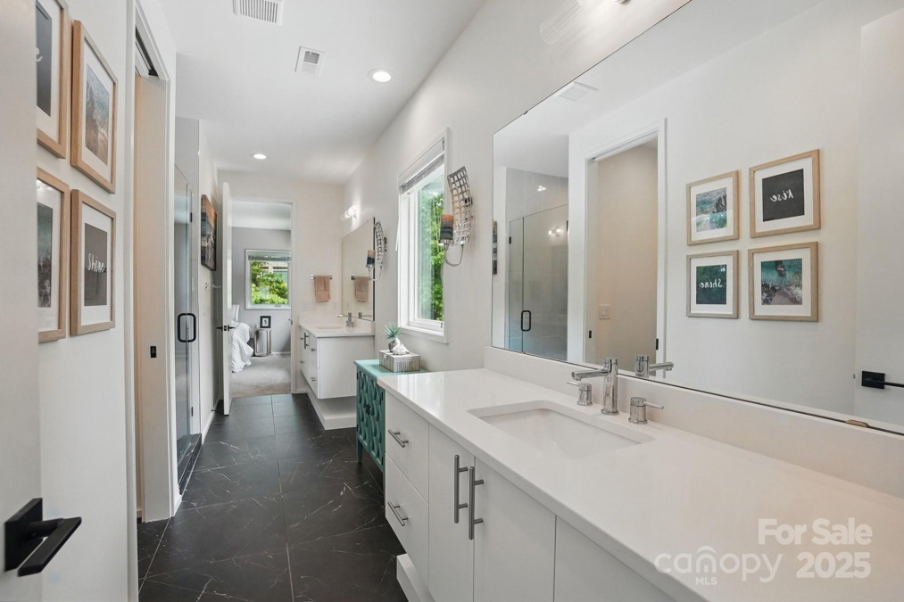 9305 Valley Rd Charlotte, NC 28270