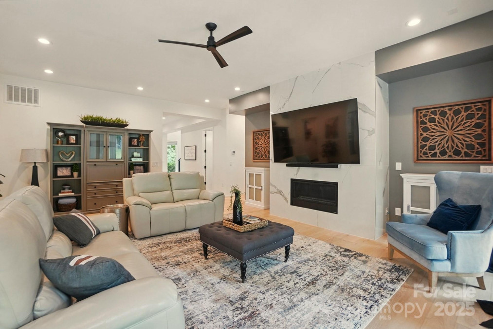 9305 Valley Rd Charlotte, NC 28270