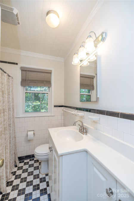 212 Laurel Ave Charlotte, NC 28207