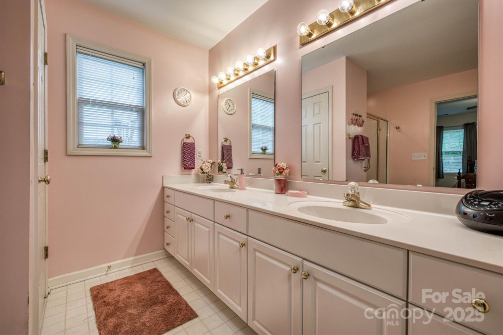 2478 23rd St Hickory, NC 28601