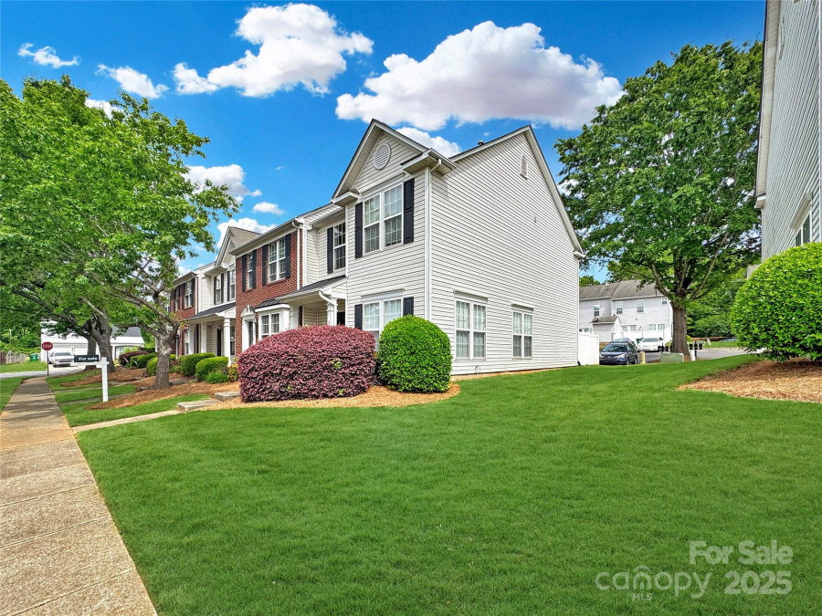 8326 Shinkansen Dr Charlotte, NC 28213