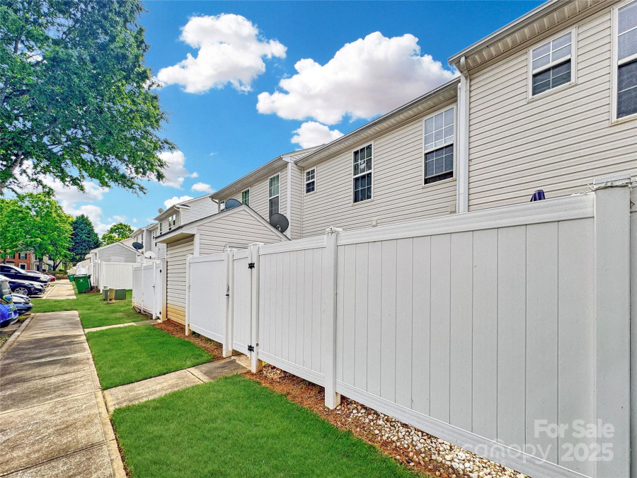 8326 Shinkansen Dr Charlotte, NC 28213
