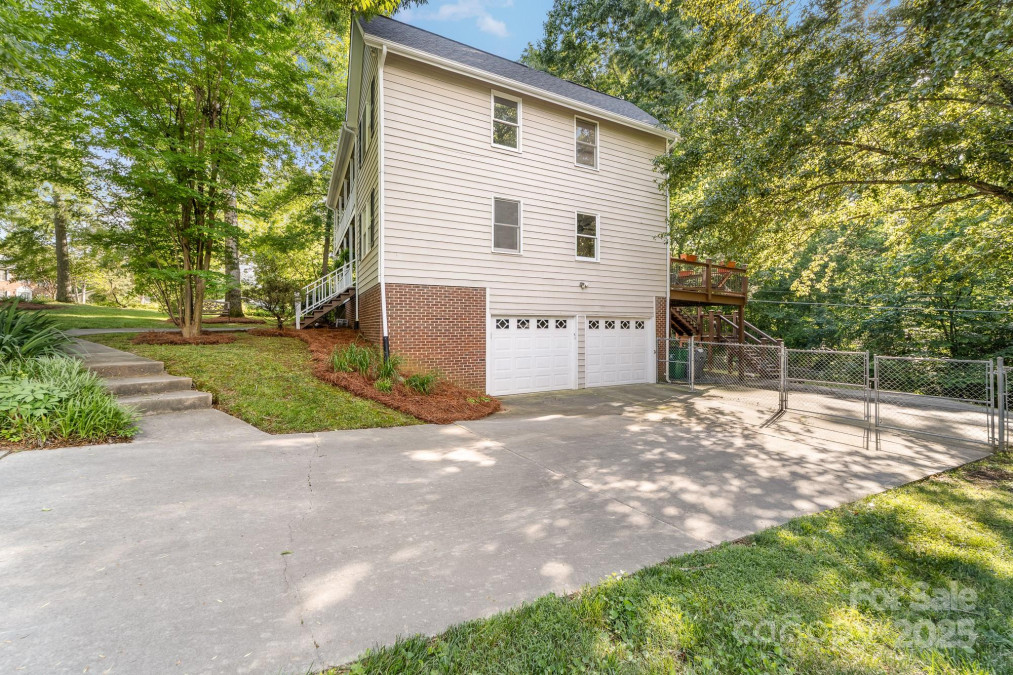 552 Blue Rock Dr Charlotte, NC 28213