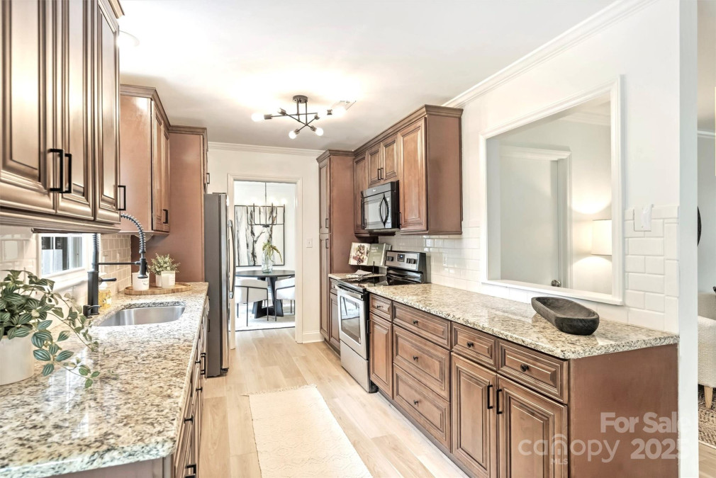 611 Heathermoor Ct Charlotte, NC 28209