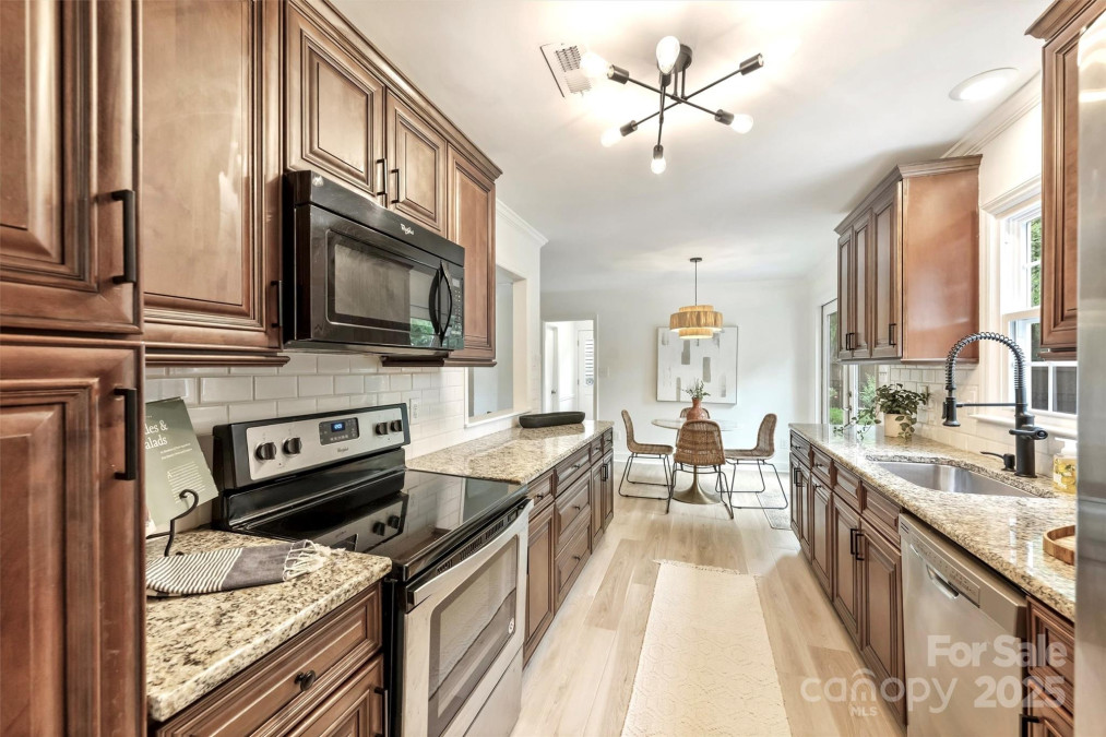 611 Heathermoor Ct Charlotte, NC 28209