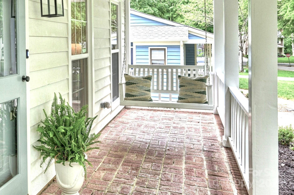 611 Heathermoor Ct Charlotte, NC 28209