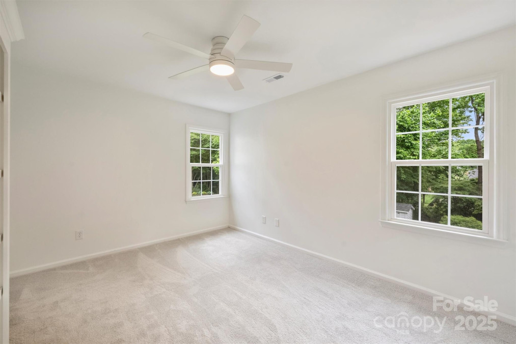 611 Heathermoor Ct Charlotte, NC 28209