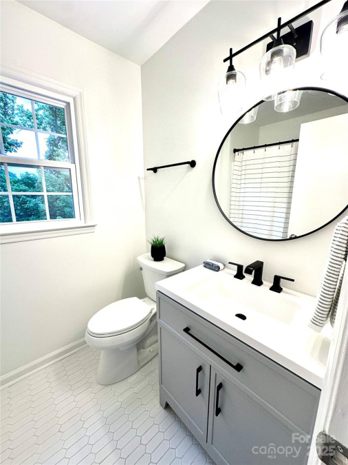 611 Heathermoor Ct Charlotte, NC 28209