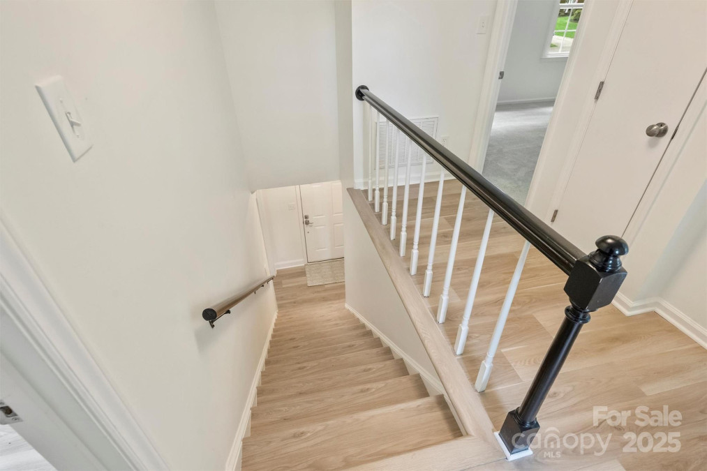 611 Heathermoor Ct Charlotte, NC 28209