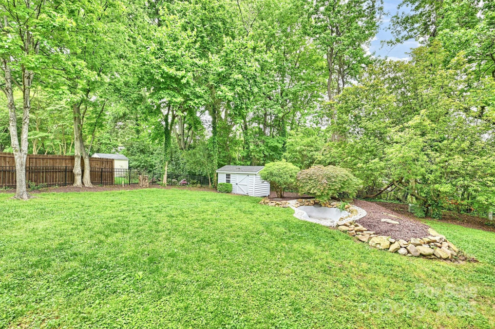 611 Heathermoor Ct Charlotte, NC 28209