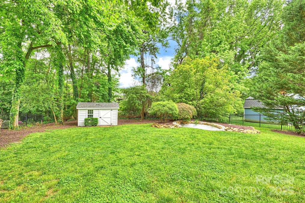 611 Heathermoor Ct Charlotte, NC 28209