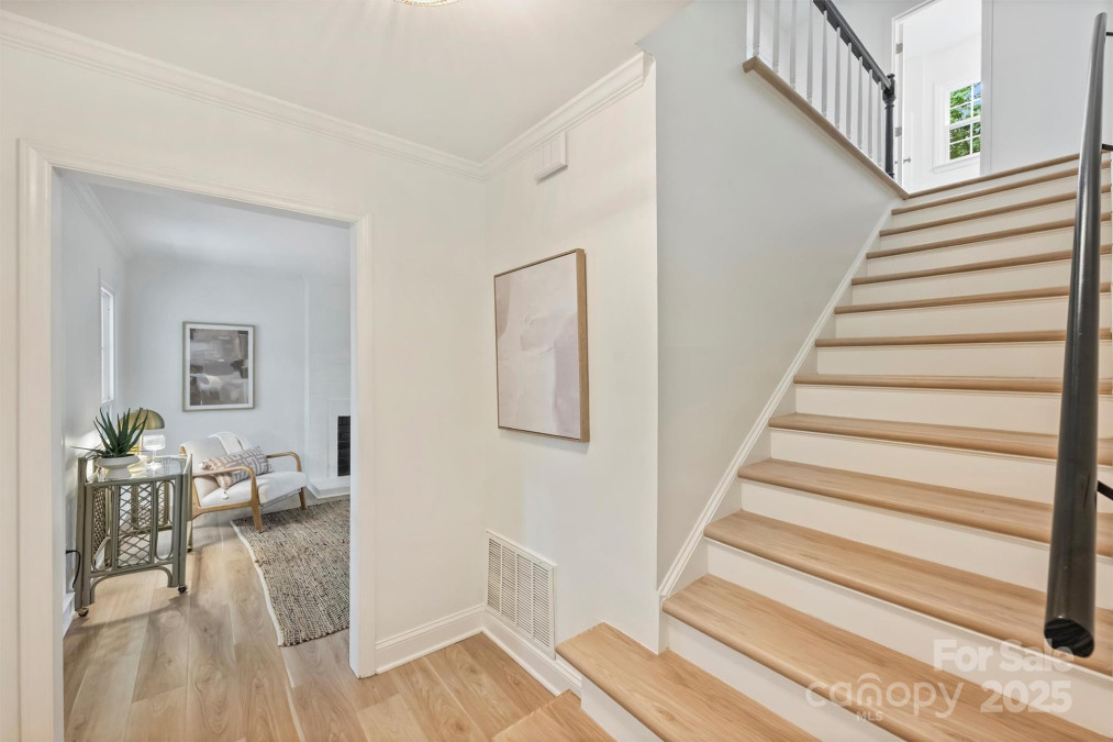 611 Heathermoor Ct Charlotte, NC 28209