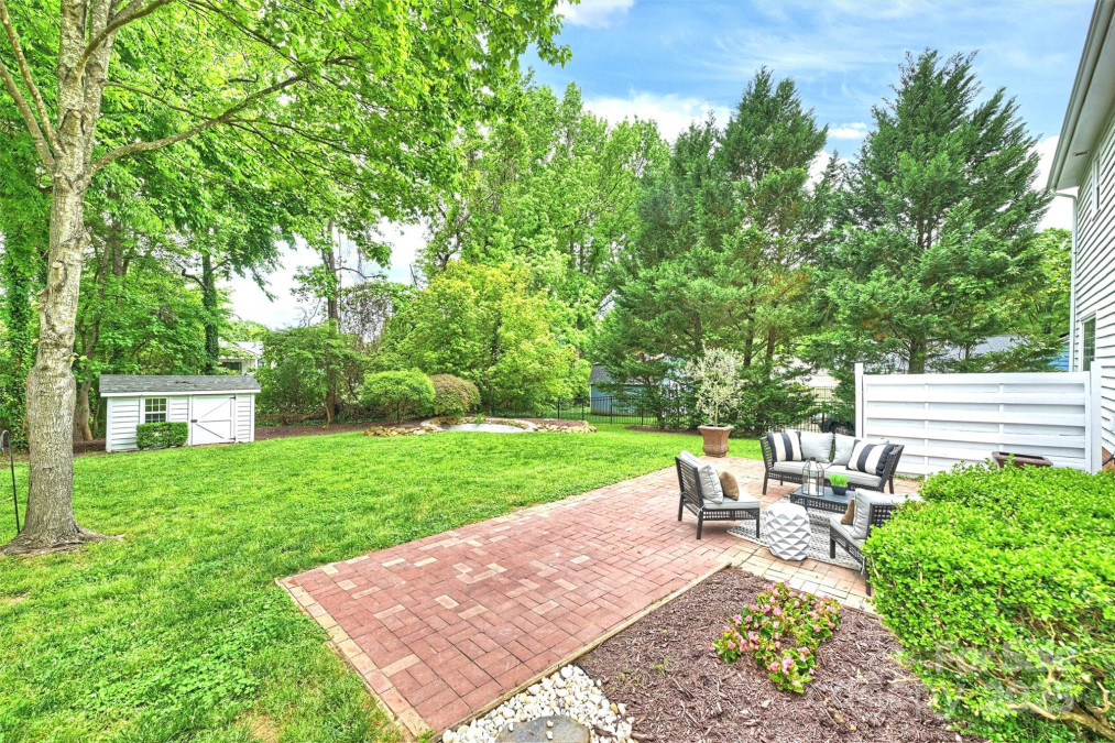 611 Heathermoor Ct Charlotte, NC 28209