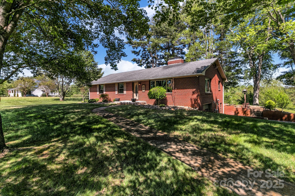 30 Ramsey Rd Asheville, NC 28806