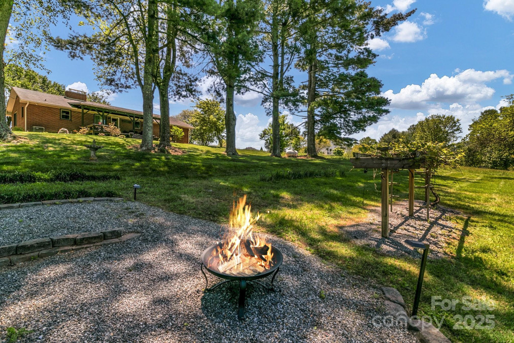30 Ramsey Rd Asheville, NC 28806