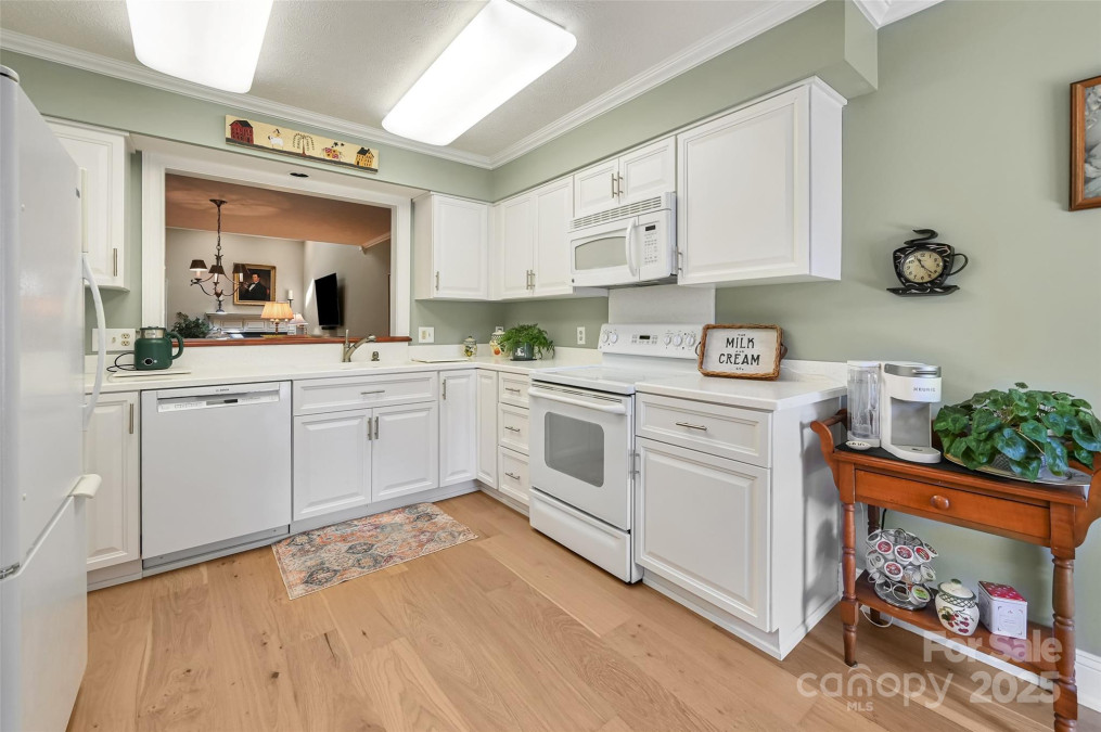 103 Red Oak Dr Hendersonville, NC 28791