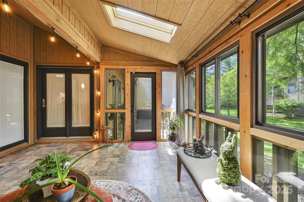 103 Red Oak Dr Hendersonville, NC 28791