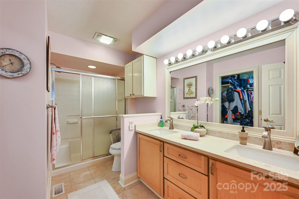 103 Red Oak Dr Hendersonville, NC 28791