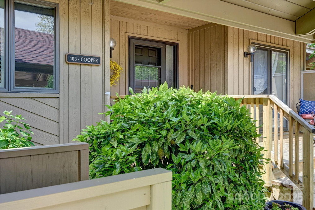103 Red Oak Dr Hendersonville, NC 28791